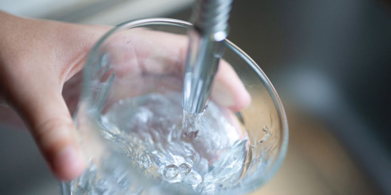 一人暮らしでウォーターサーバー導入をおすすめする人と不要な人